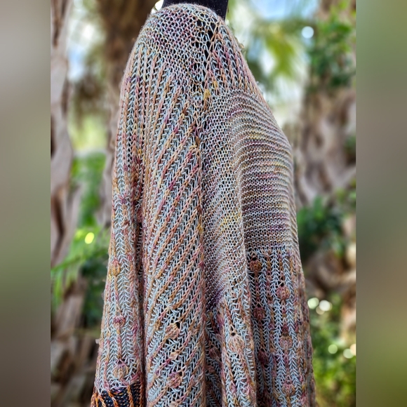 Hand Crafted OOAK Avantgarde Contemporary Reversible Knit Shawl Orange Pink - Picture 11 of 16